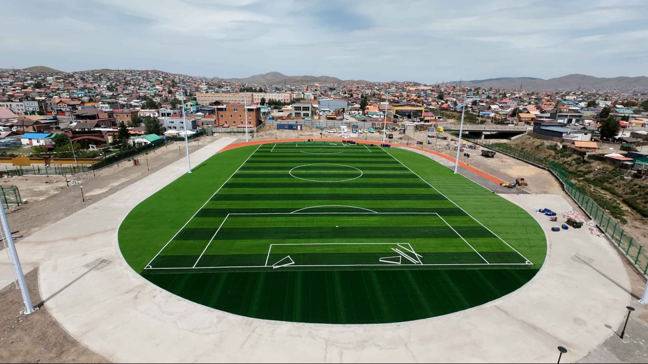 Толгойтын хөл бөмбөгийн талбай бүхий спорт цогцолборын барилга угсралтын ажил 75 хувьтай үргэлжилж байна