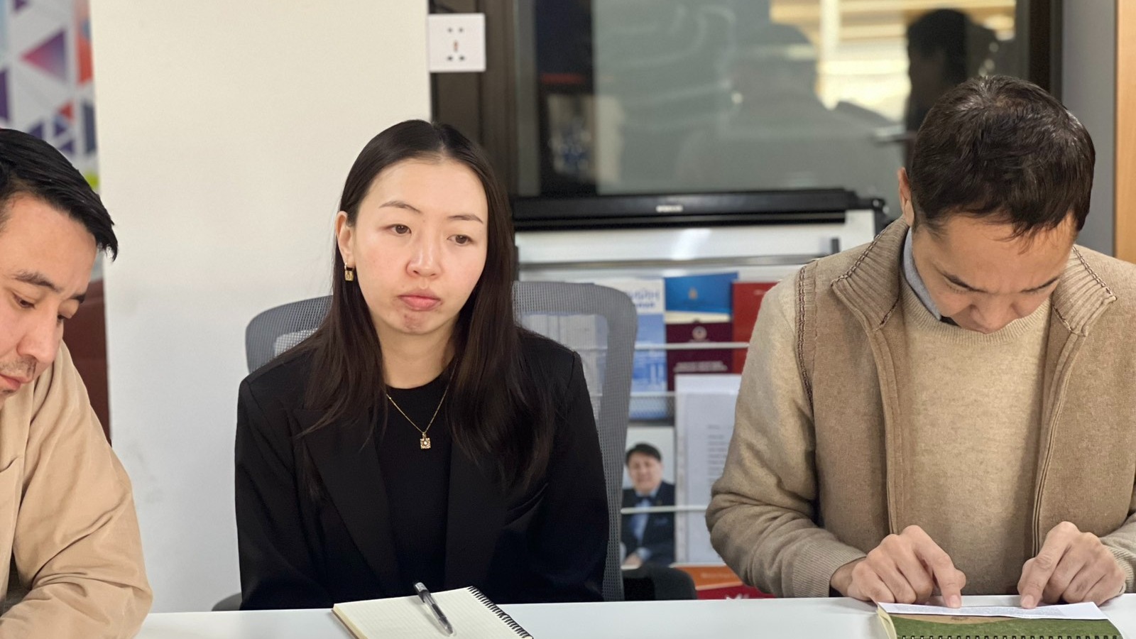 ТӨРИЙН АЛБАН ХААГЧДЫН ХАРИЛЦАА, ХАНДЛАГЫН ТУХАЙ СУРГАЛТЫГ ЗОХИОН БАЙГУУЛЛАА