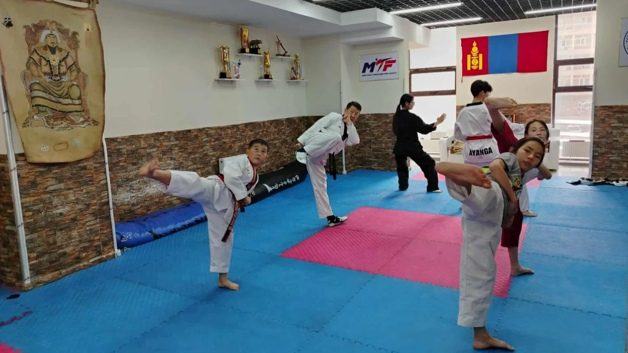 Олимпын таеквондогийн "Аянга" клуб