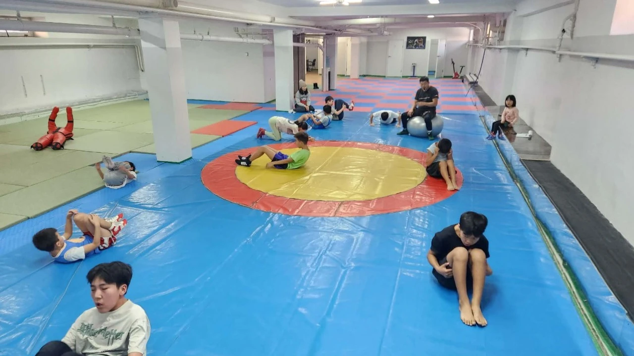 Хангай клуб